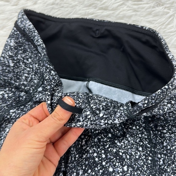 Lululemon Outrun 17" Crop Splatter White Black / Black - Picture 3 of 6